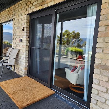 Waterfront Abode - 2 Bedrooms Хобарт Экстерьер фото
