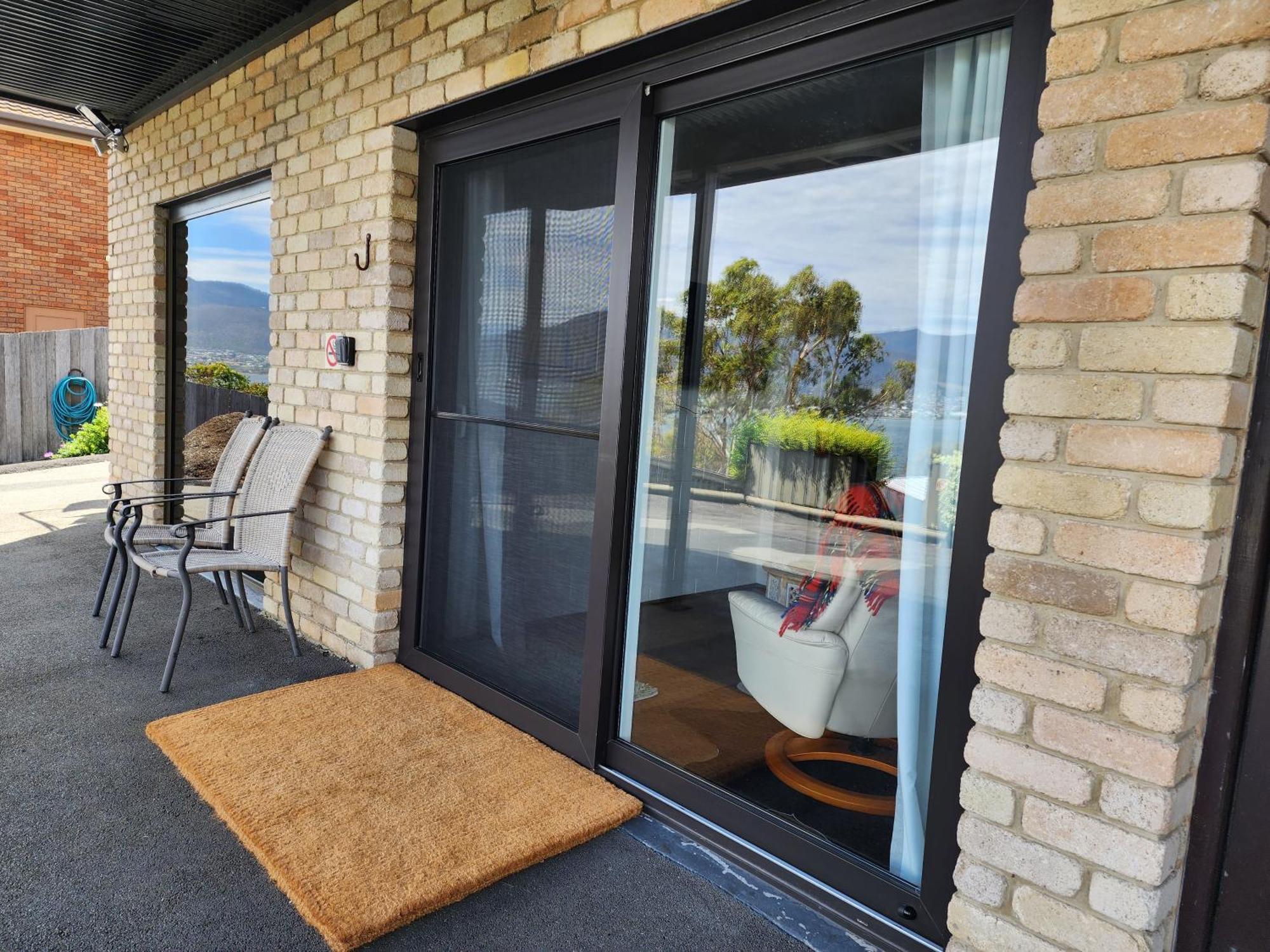 Waterfront Abode - 2 Bedrooms Хобарт Экстерьер фото