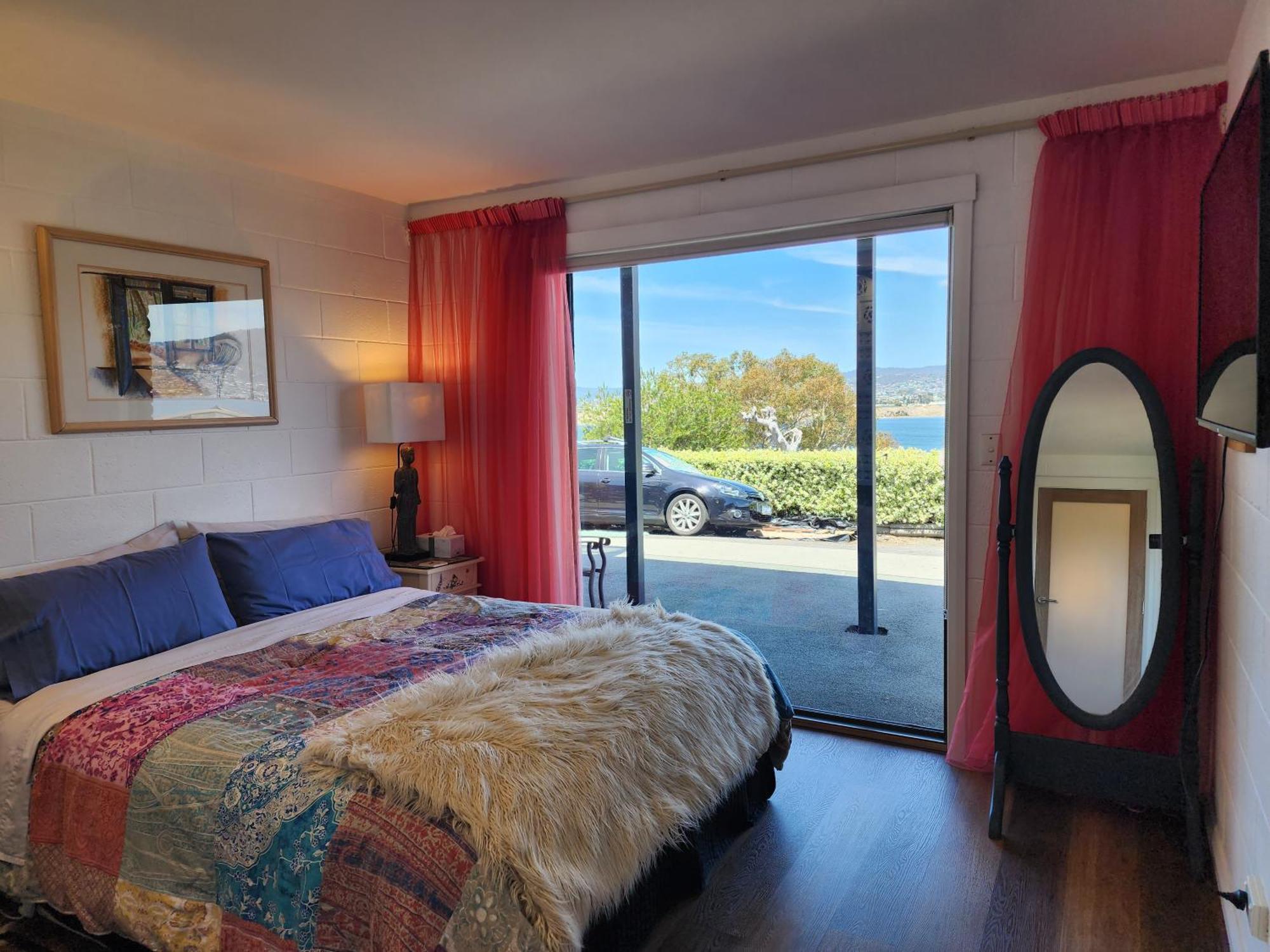 Waterfront Abode - 2 Bedrooms Хобарт Экстерьер фото