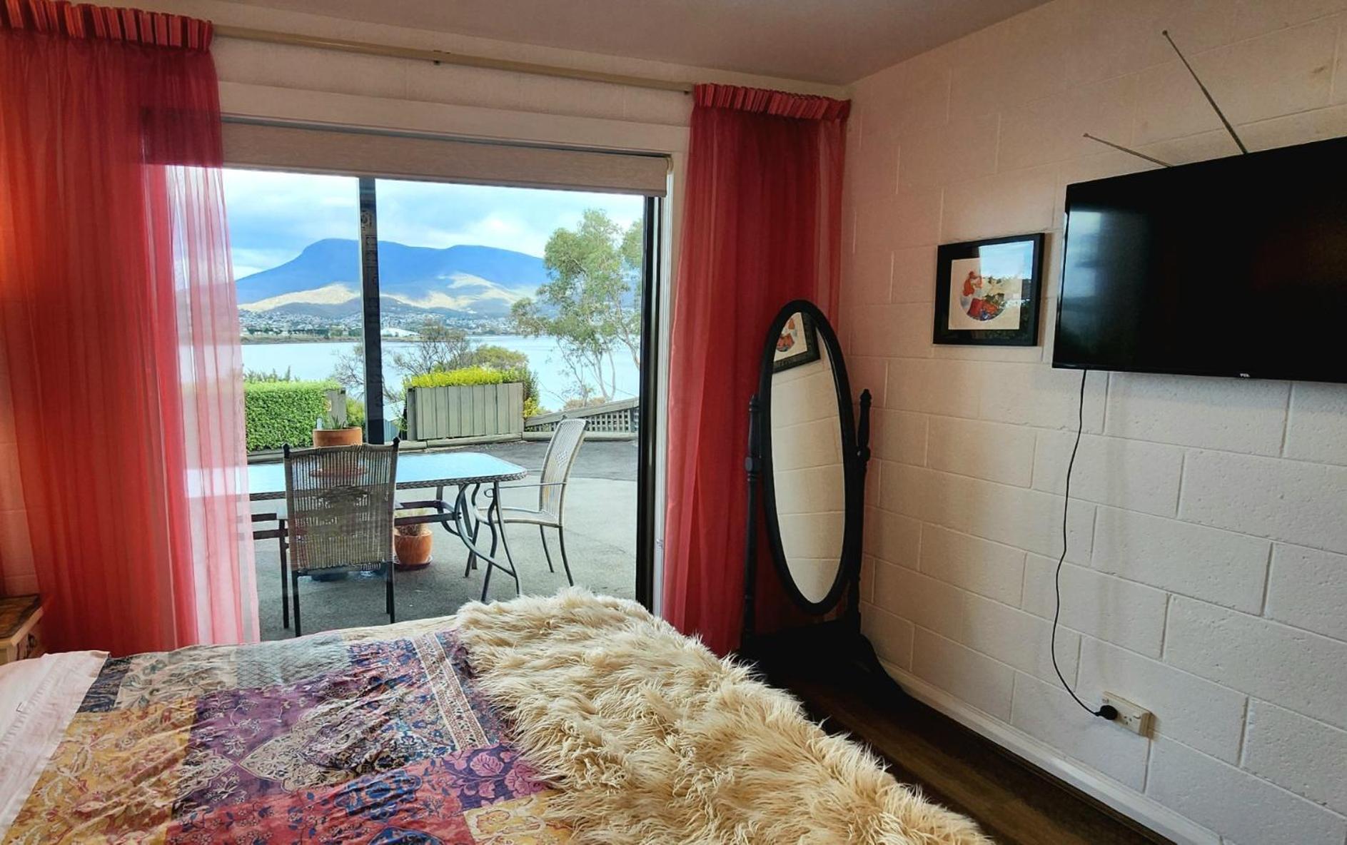 Waterfront Abode - 2 Bedrooms Хобарт Экстерьер фото